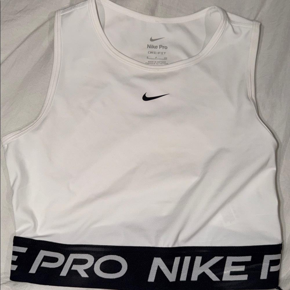 Nike Pro Women's White and Black Crop Top